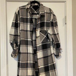 Dizzy Lizzy Black & White Plaid Long Sleeve Button Down Fringe Bottom Shacket XL